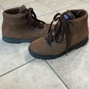 vasque hiking boots